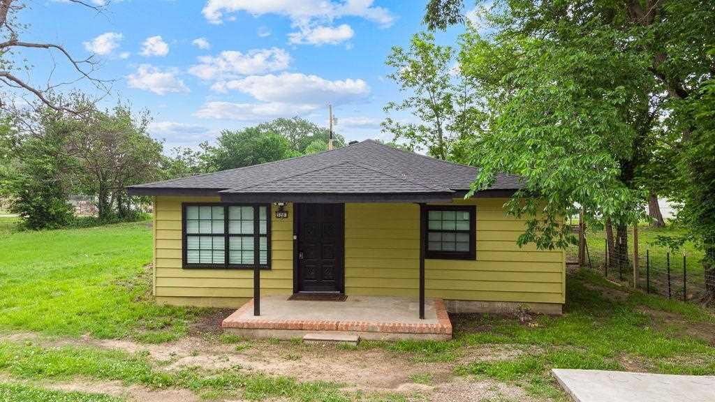 Photo of 320 N Margarite Avenue, Bartlesville, OK 74003 (MLS # 134439)
