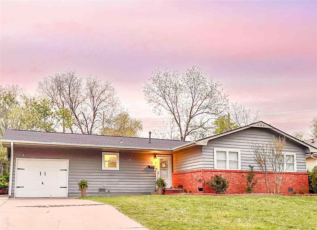 Photo of 110 S Arrington Dr, Stillwater, OK 74074 (MLS # 133947)