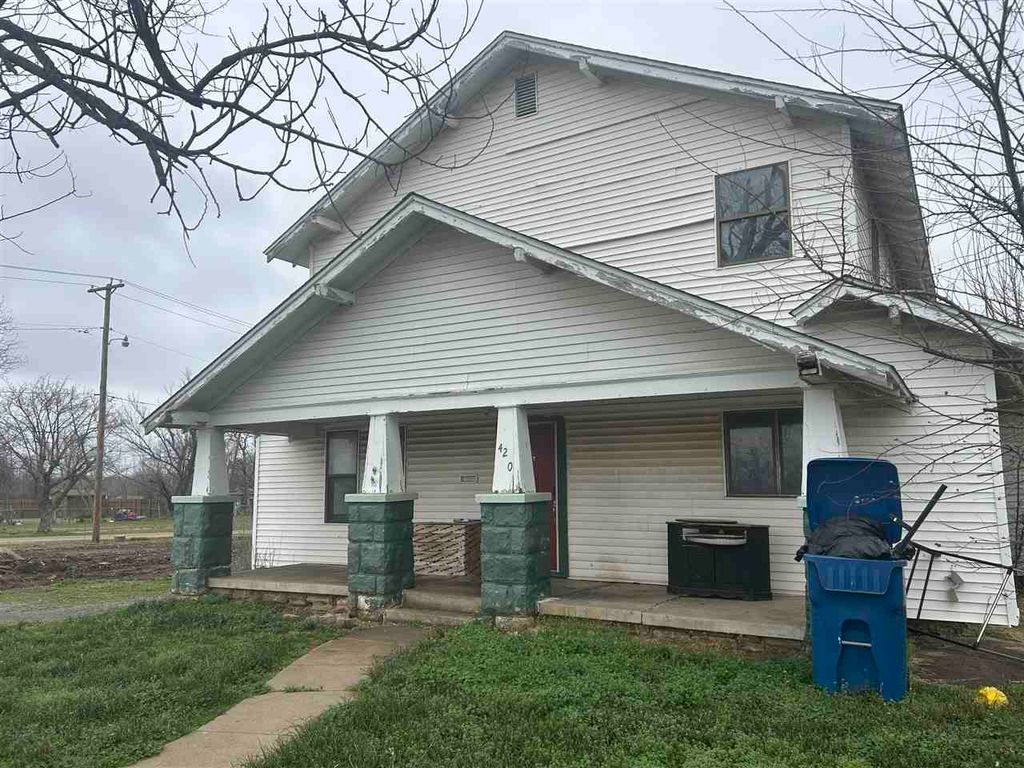 Photo of 420 N Central Avenue, Cushing, OK 74023 (MLS # 133862)