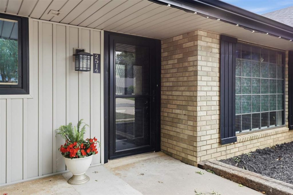 Photo of 2514 Bluestem Rd, Ponca City, OK 74604 (MLS # 134191)
