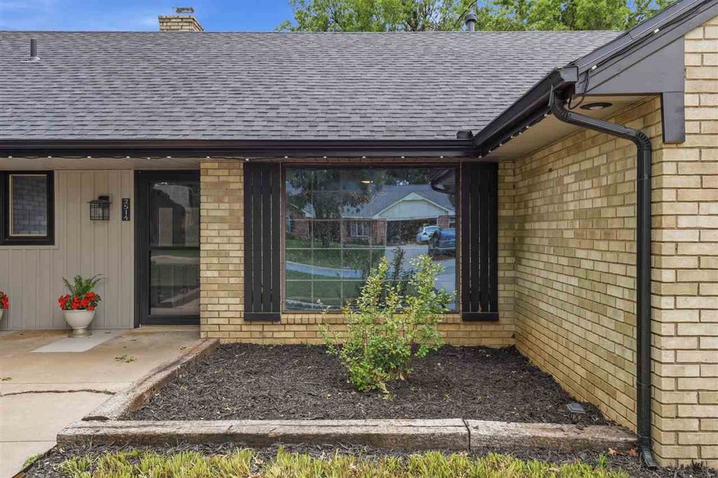 Photo of 2514 Bluestem Rd, Ponca City, OK 74604 (MLS # 134191)