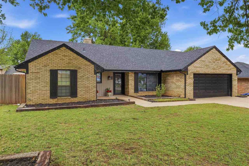 Photo of 2514 Bluestem Rd, Ponca City, OK 74604 (MLS # 134191)