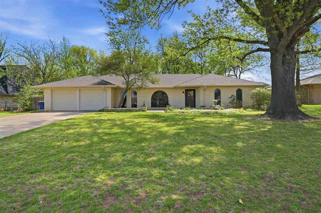 Photo of 1221 S Westwood Lane, Stillwater, OK 74074 (MLS # 134062)