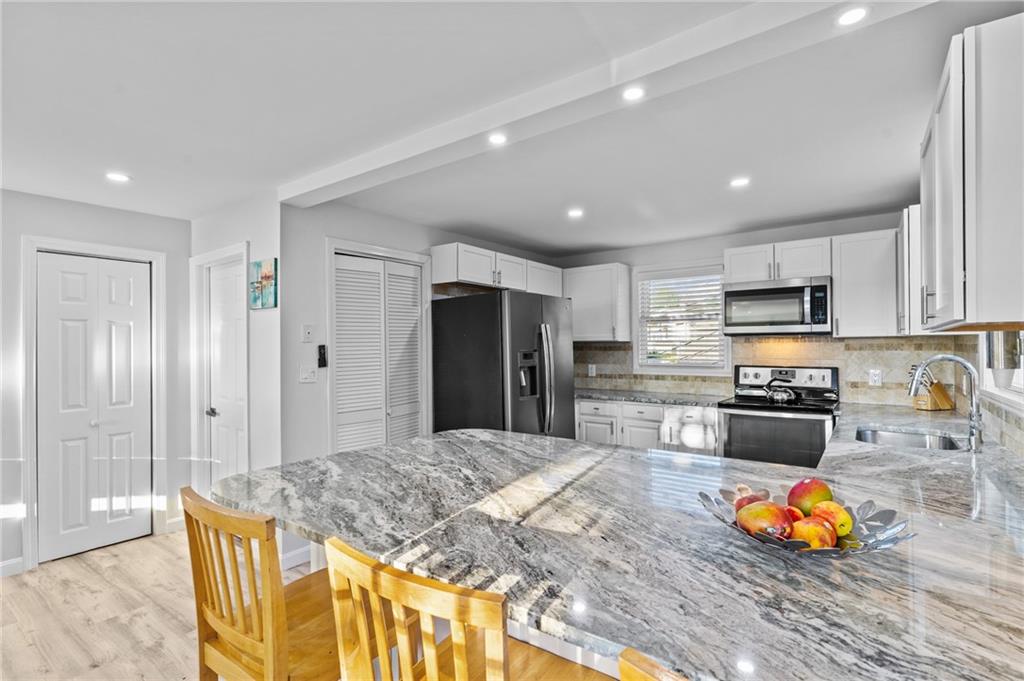 72 Warren Avenue B, Middletown, RI 02840 MLS 1345453 Listing