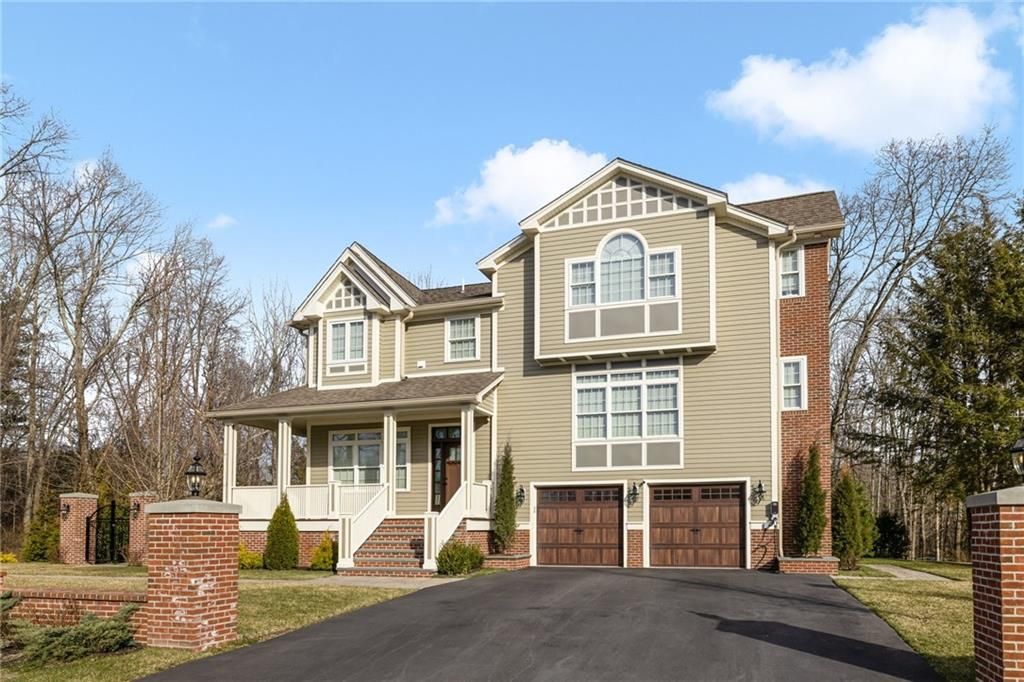 2 Thornwood Drive, Lincoln, RI 02865 MLS 1355425 Listing Information RILiving