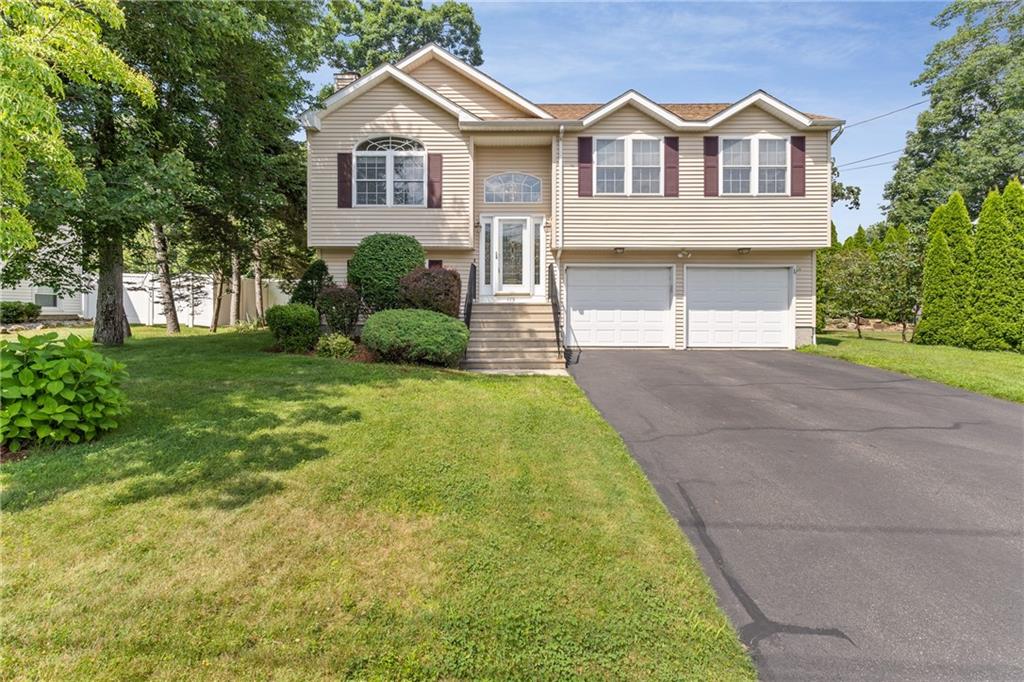 115 South Comstock Parkway, Cranston, RI 02921 MLS 1339761 Listing Information RILiving