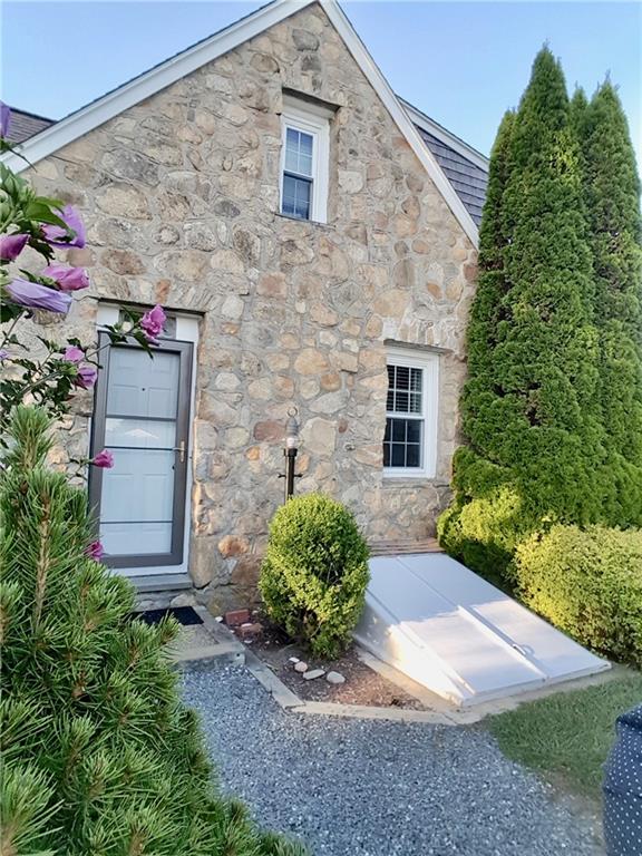 152 Tuckerman Avenue 16, Middletown, RI 02842 MLS 1338027 Listing