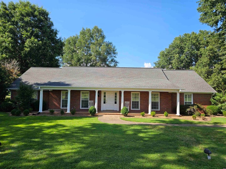 Photo 1 of 30 — 146 LYNN POINT RD, GREENFIELD, TN 38230