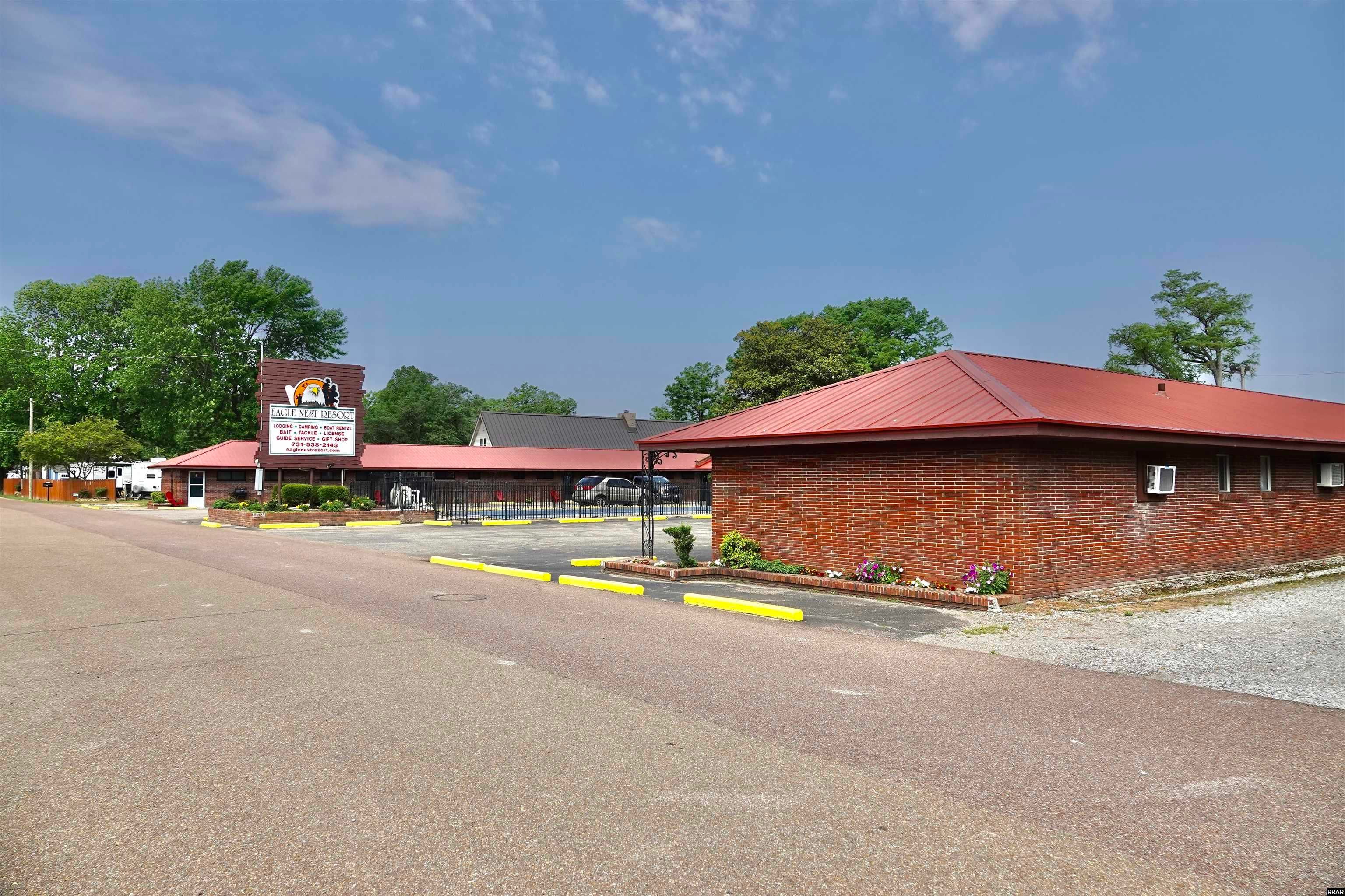256 W Lakeview Dr, Hornbeak, TN 38232