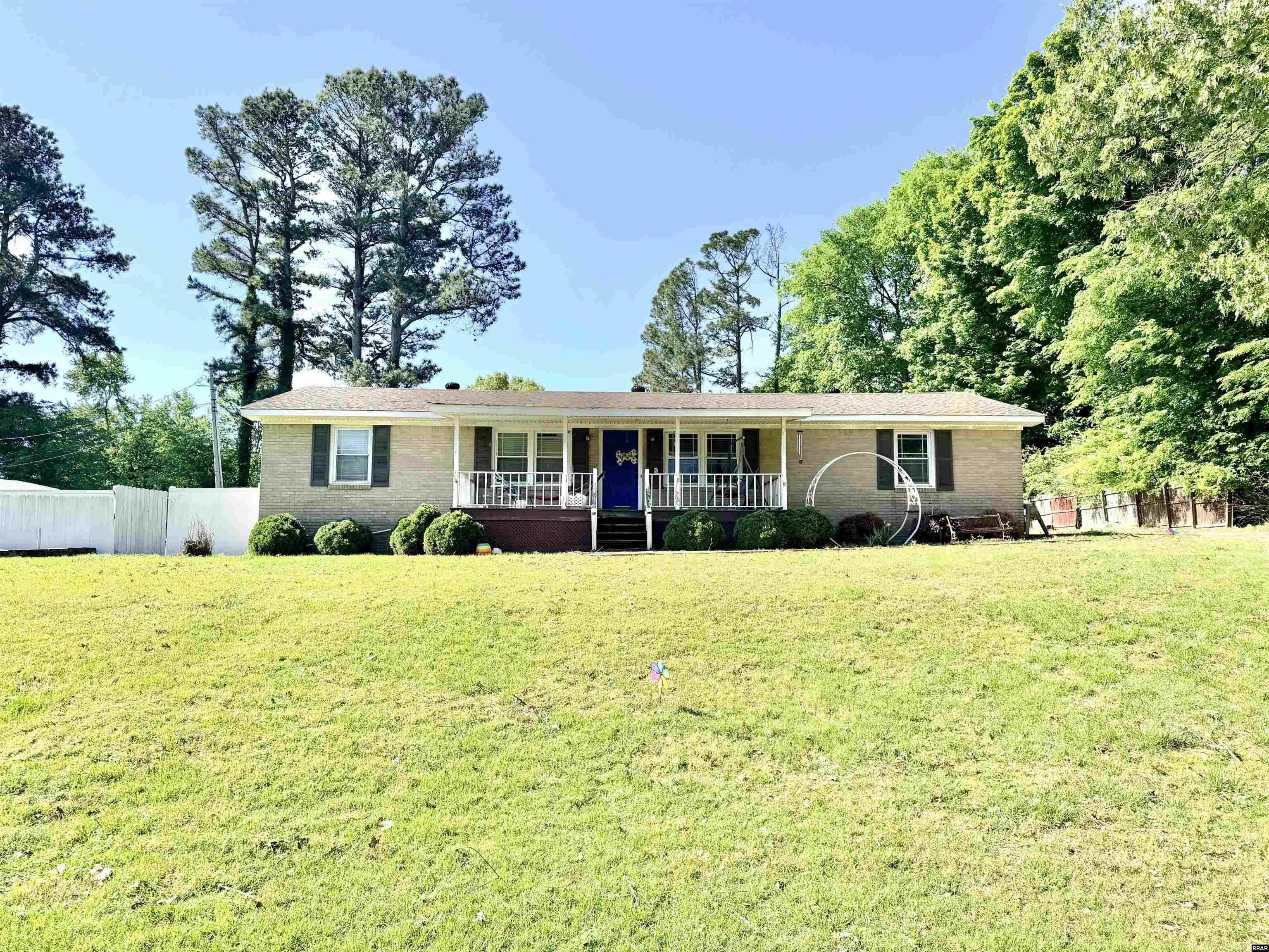 Photo 1 of 33 — 2744 Hollywood Drive, Union City, TN 38261