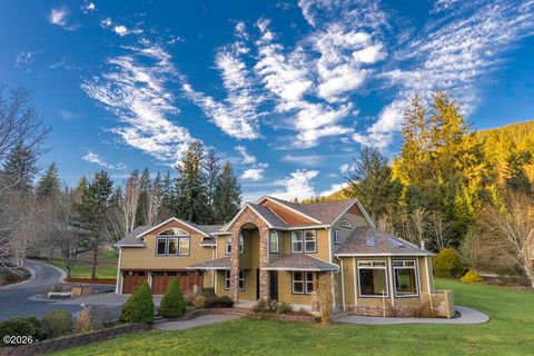 4055 WESTWOOD Drive Tillamook OR 97141