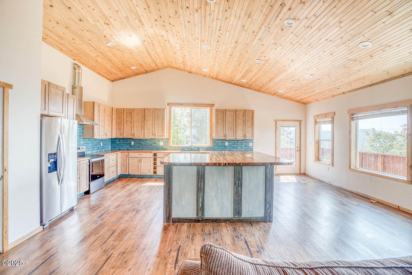 946 N Echo Mountain Road