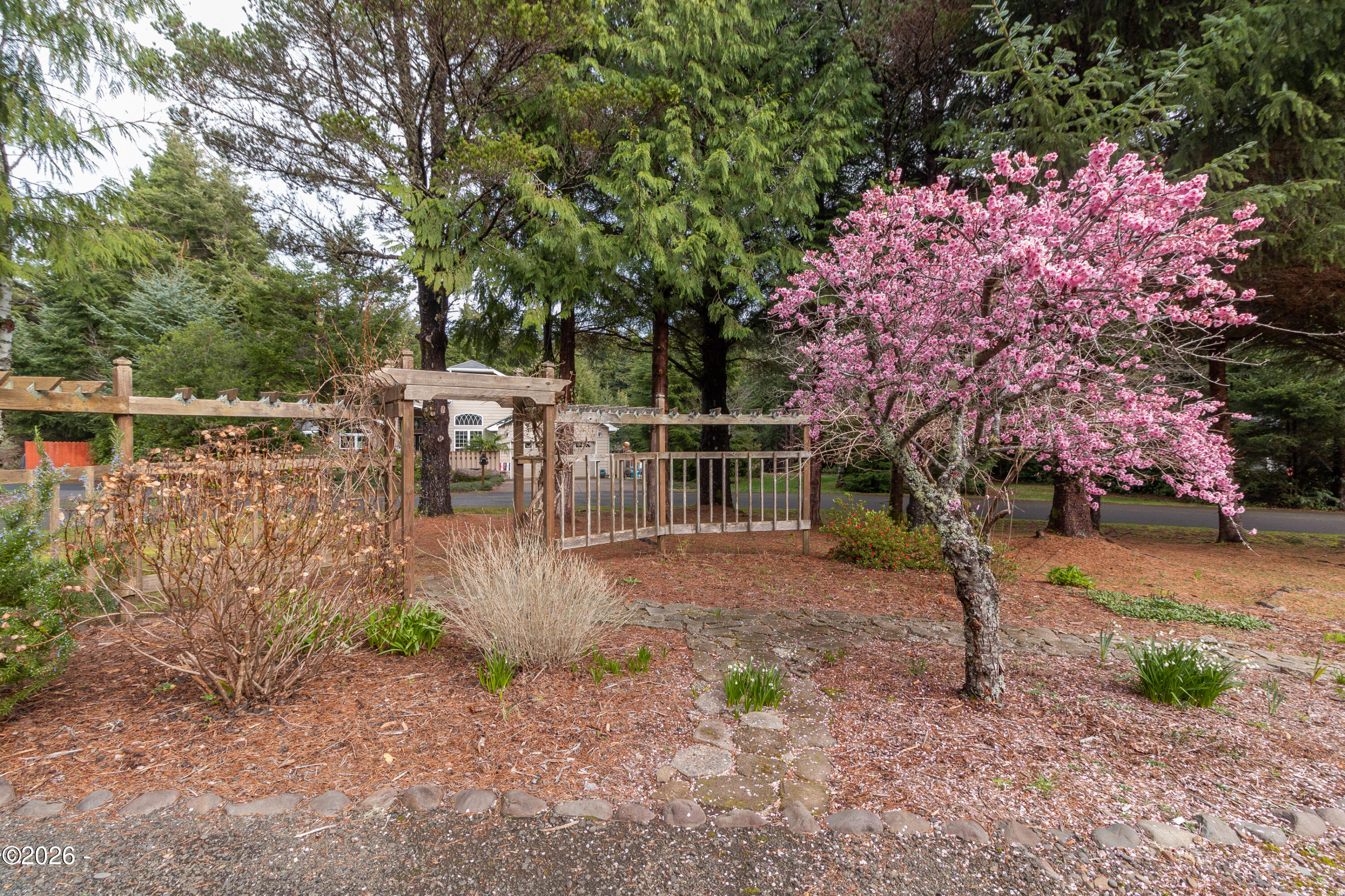 590 NW Terrace Street