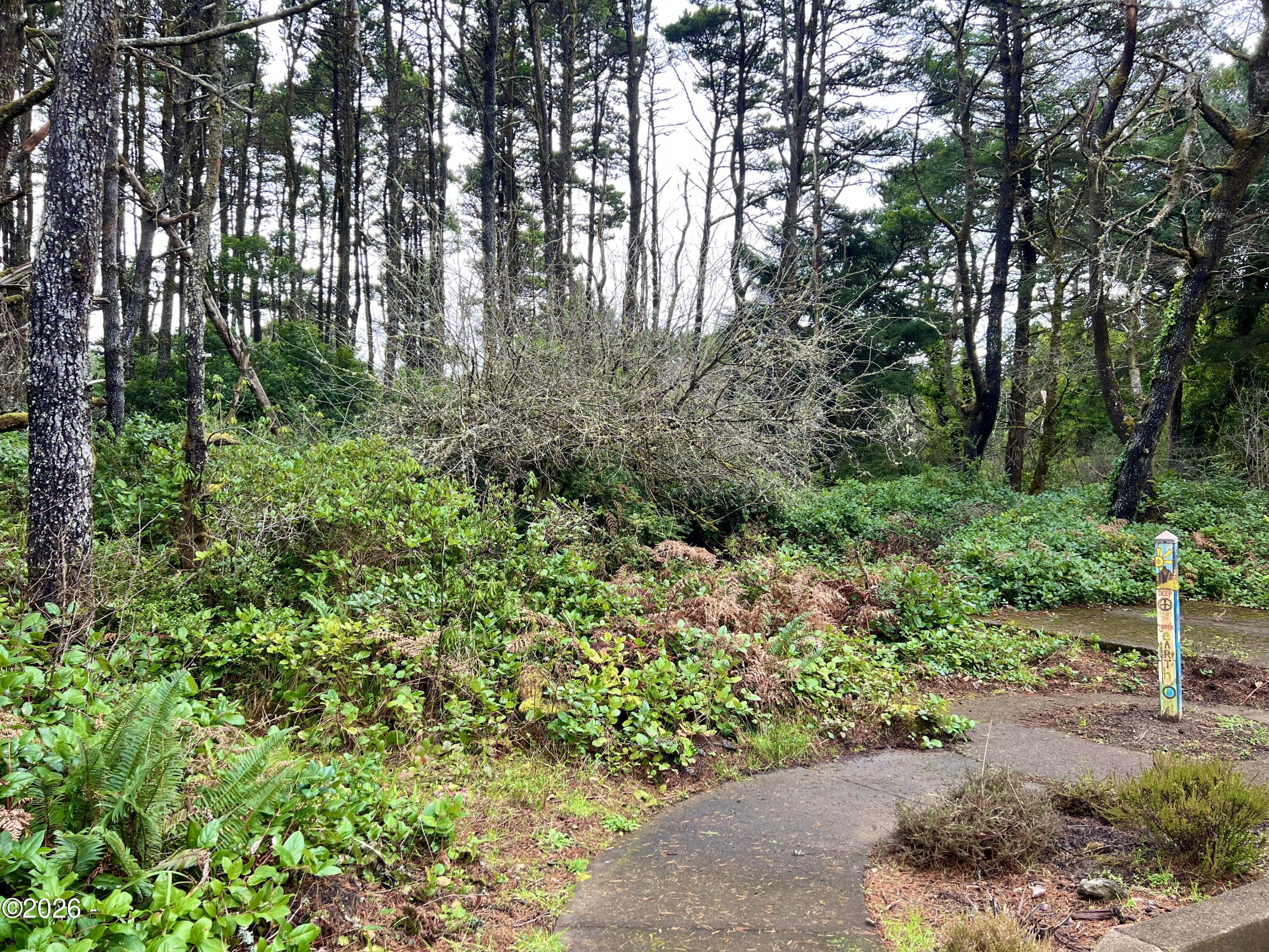 TL 900 NE Barclay Avenue