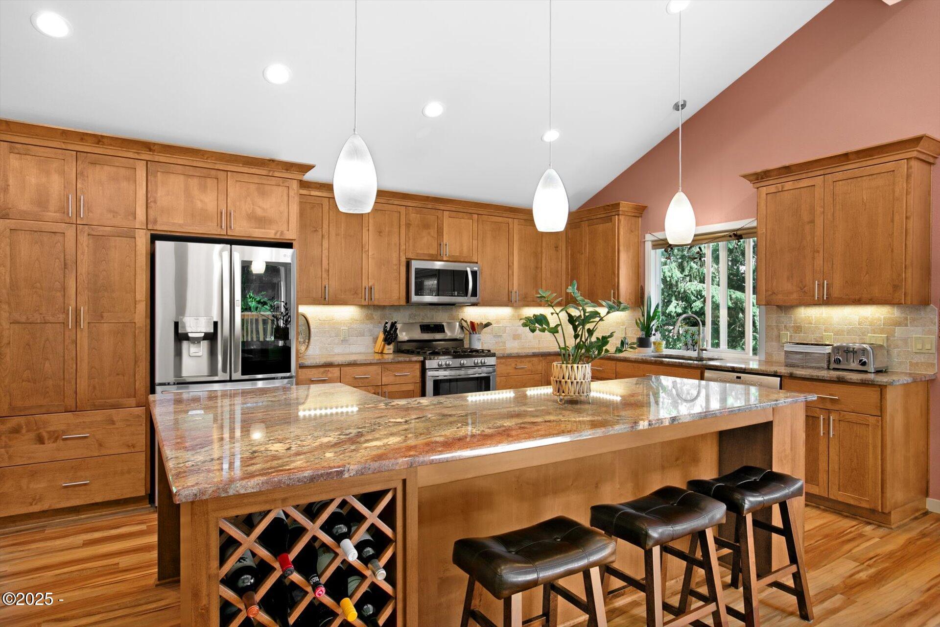 1268 NE Harbor Ridge