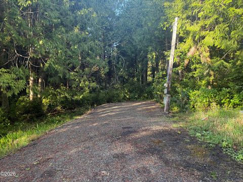 273 NE California Street Yachats OR 97498