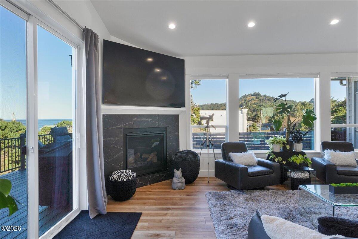 Luxury that inspires in the coveted Roads End neighborhood, where thou – image 14
