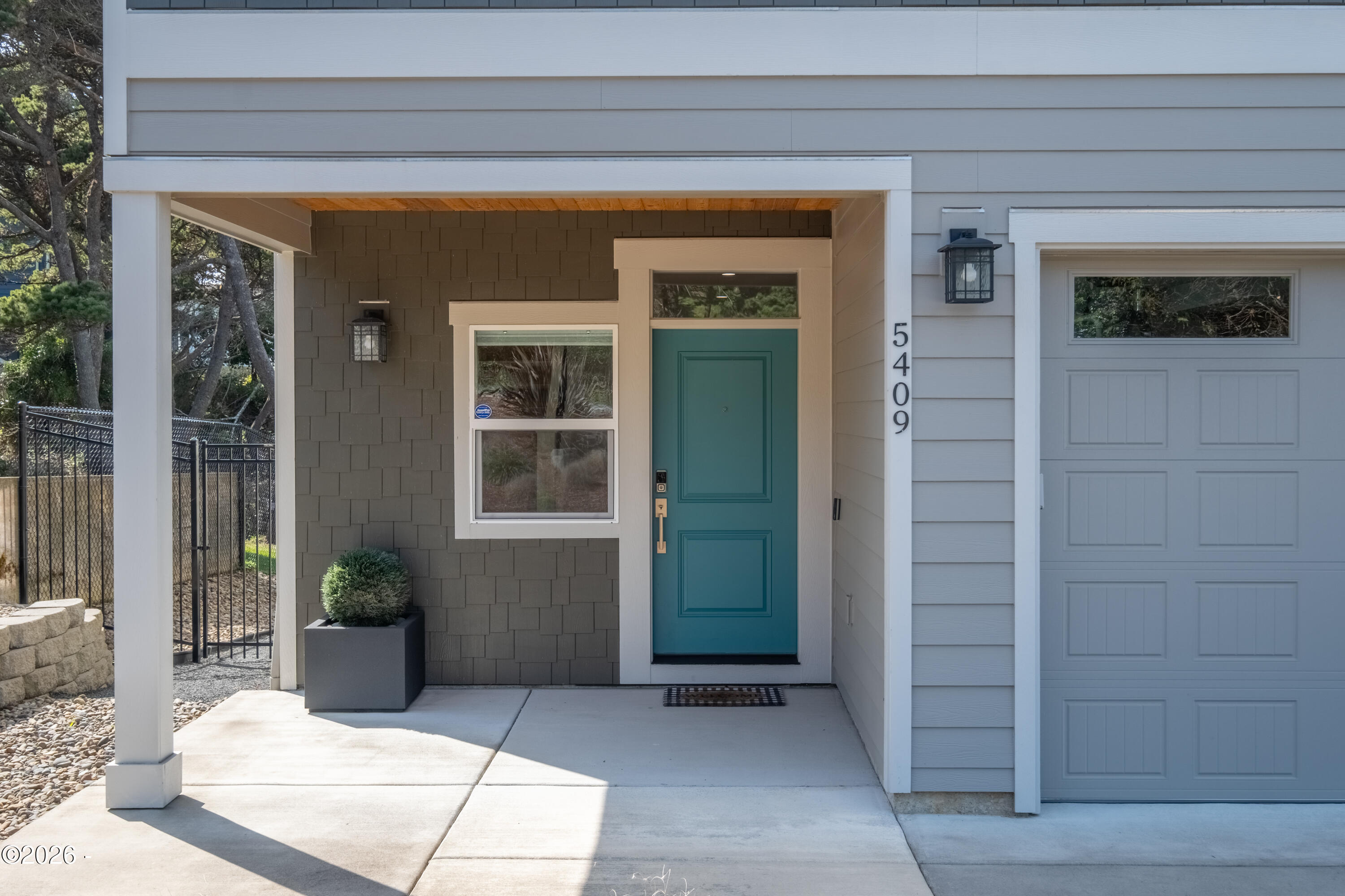 Luxury that inspires in the coveted Roads End neighborhood, where thou – image 3