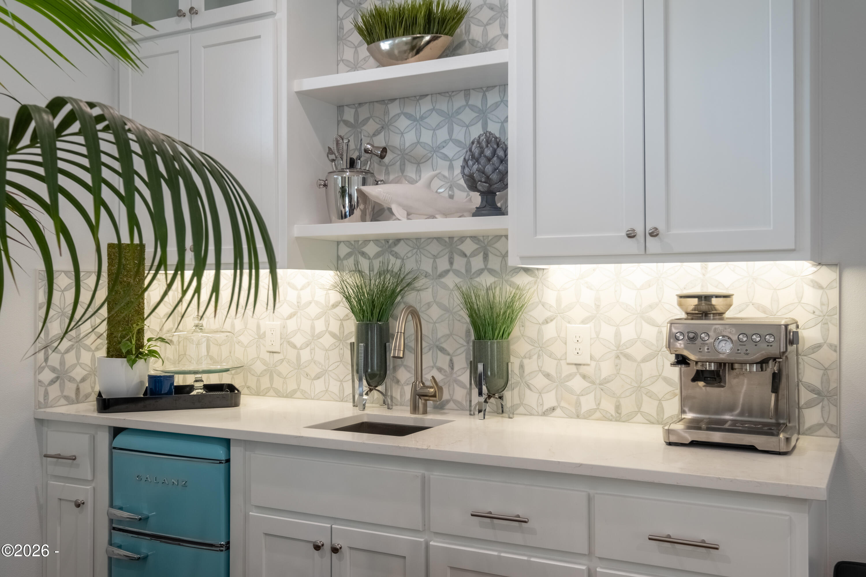 Luxury that inspires in the coveted Roads End neighborhood, where thou – image 28