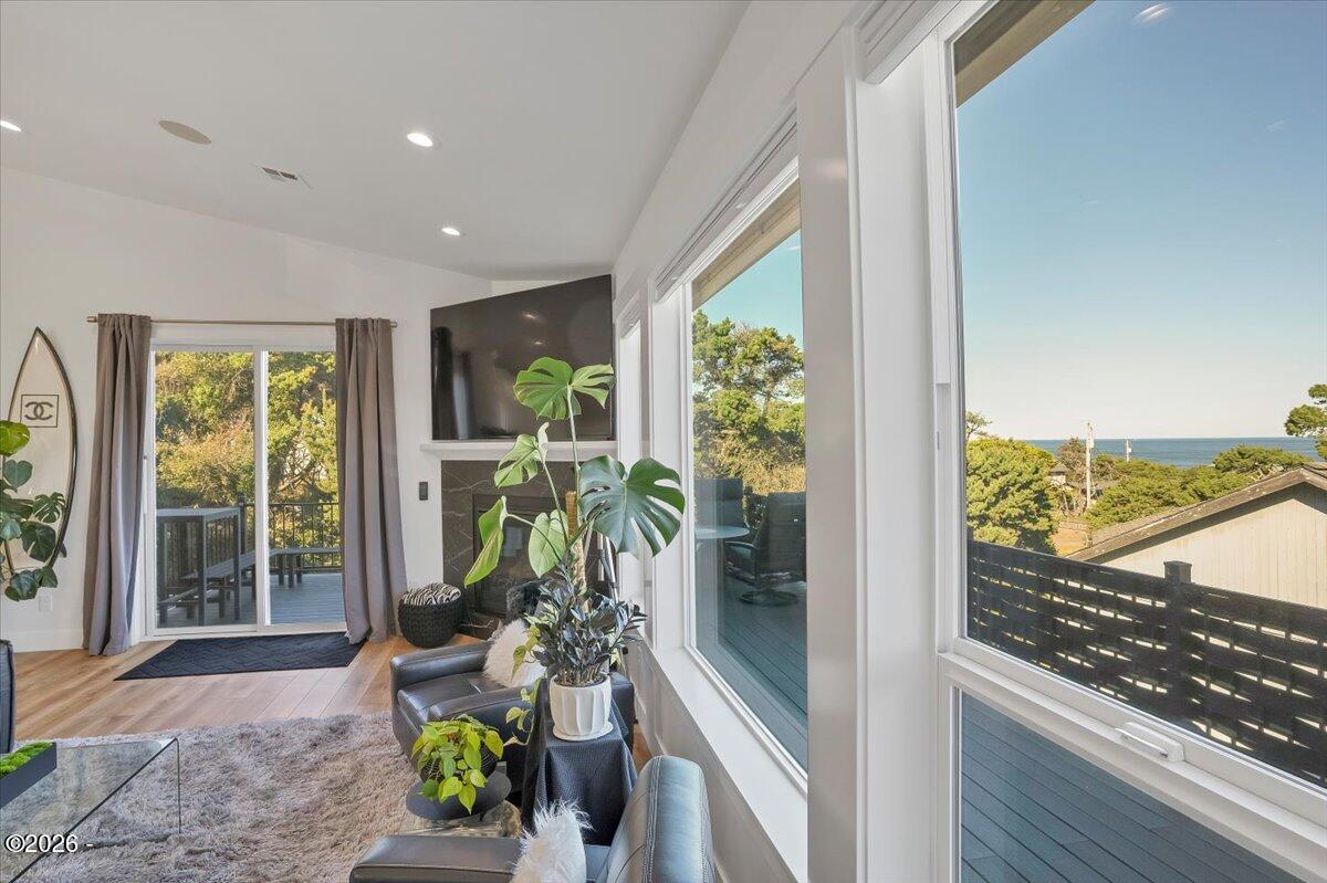 Luxury that inspires in the coveted Roads End neighborhood, where thou – image 15