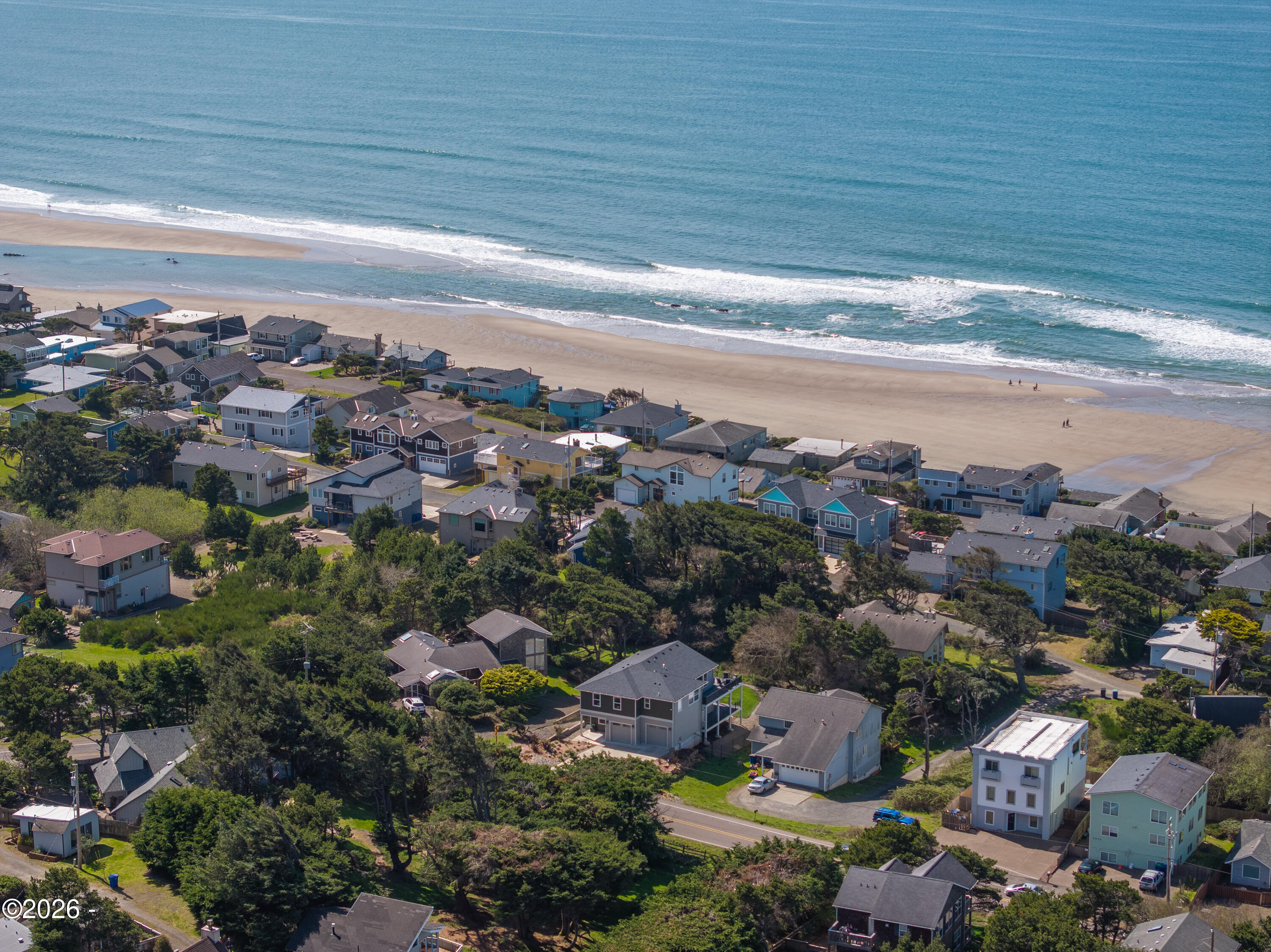 Luxury that inspires in the coveted Roads End neighborhood, where thou – image 49