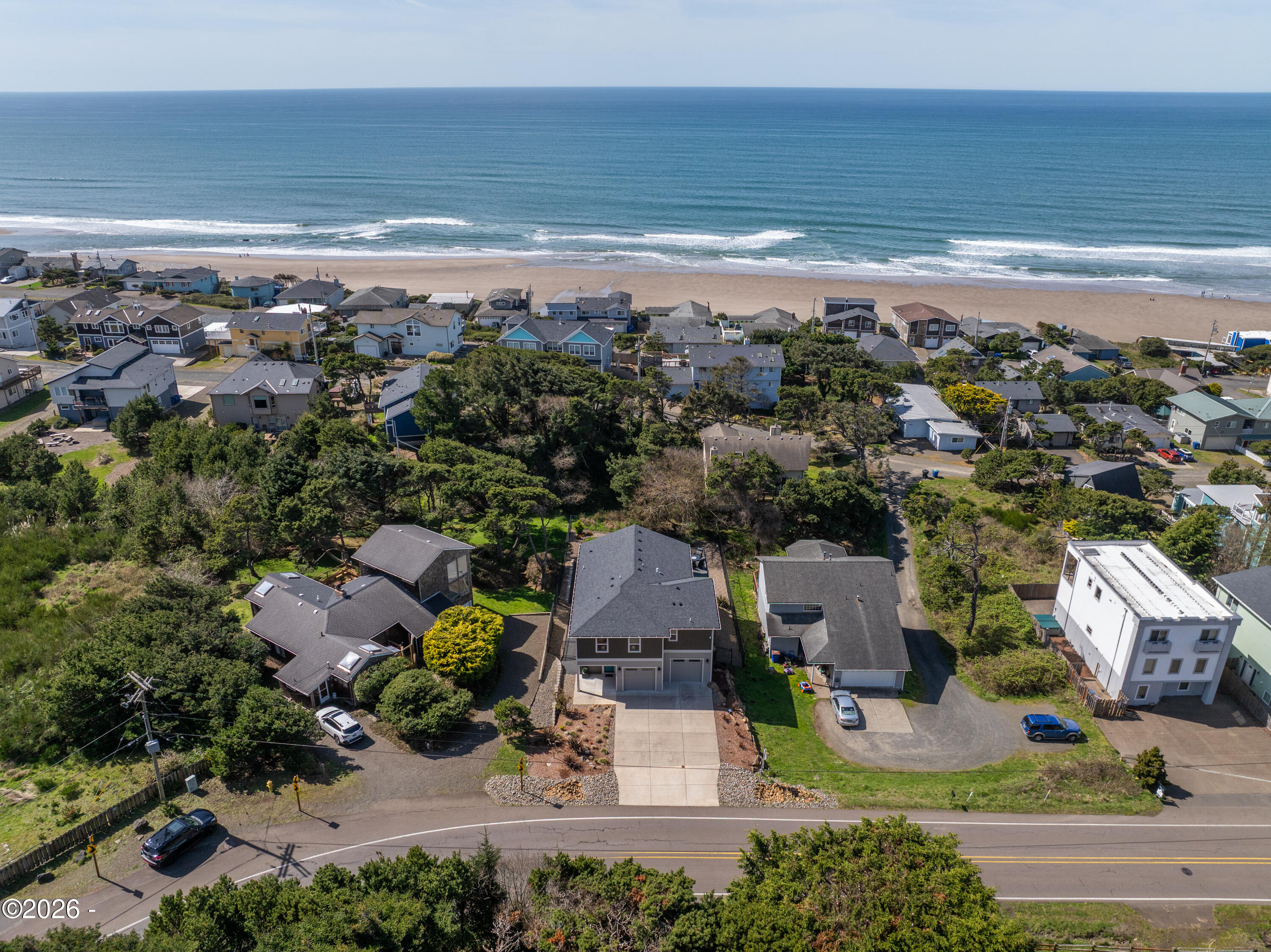Luxury that inspires in the coveted Roads End neighborhood, where thou – image 46