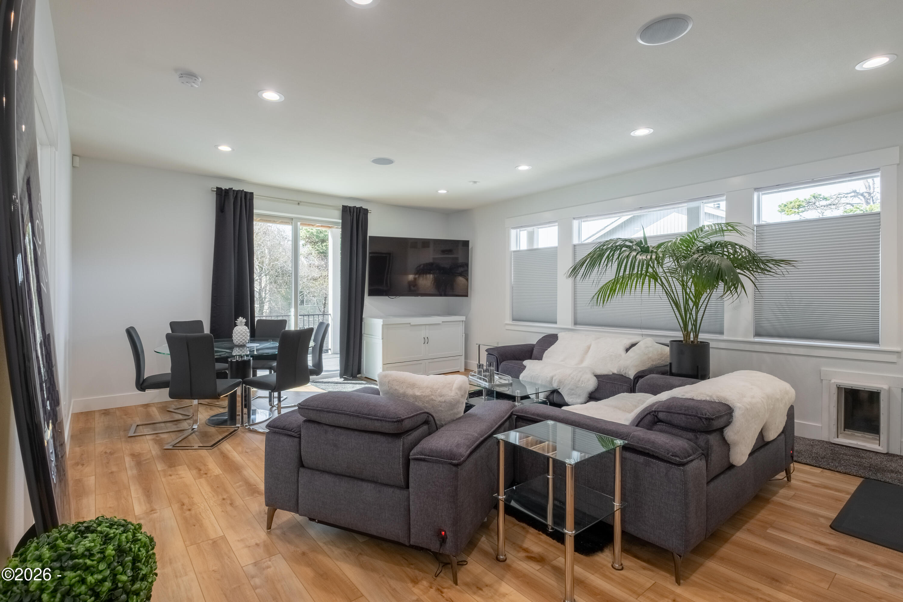 Luxury that inspires in the coveted Roads End neighborhood, where thou – image 26