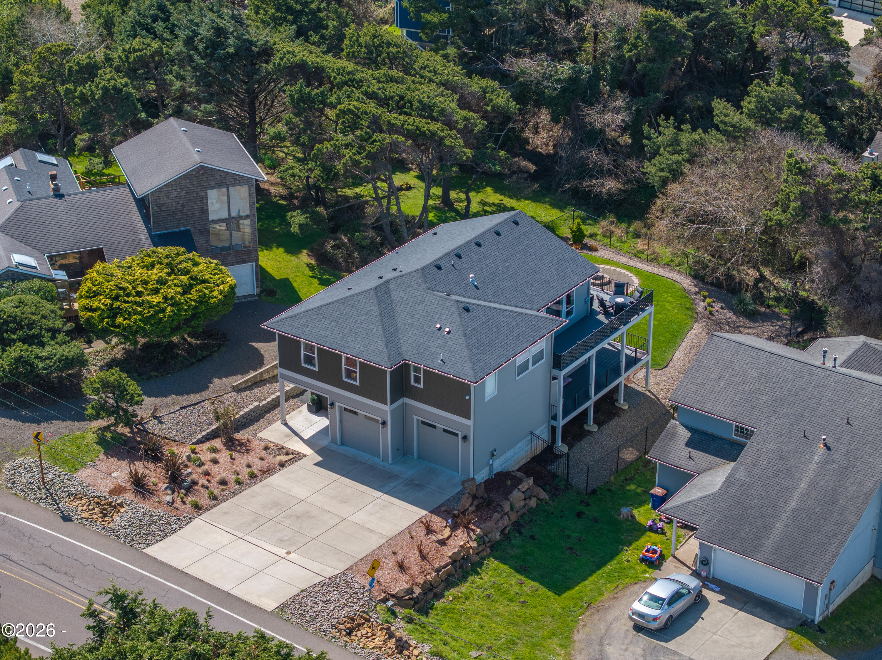 Luxury that inspires in the coveted Roads End neighborhood, where thou – image 39