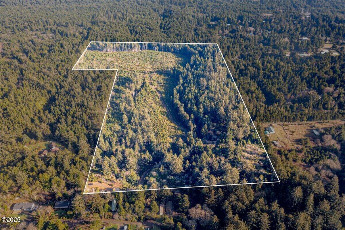 TL 1300 NW Park View Street