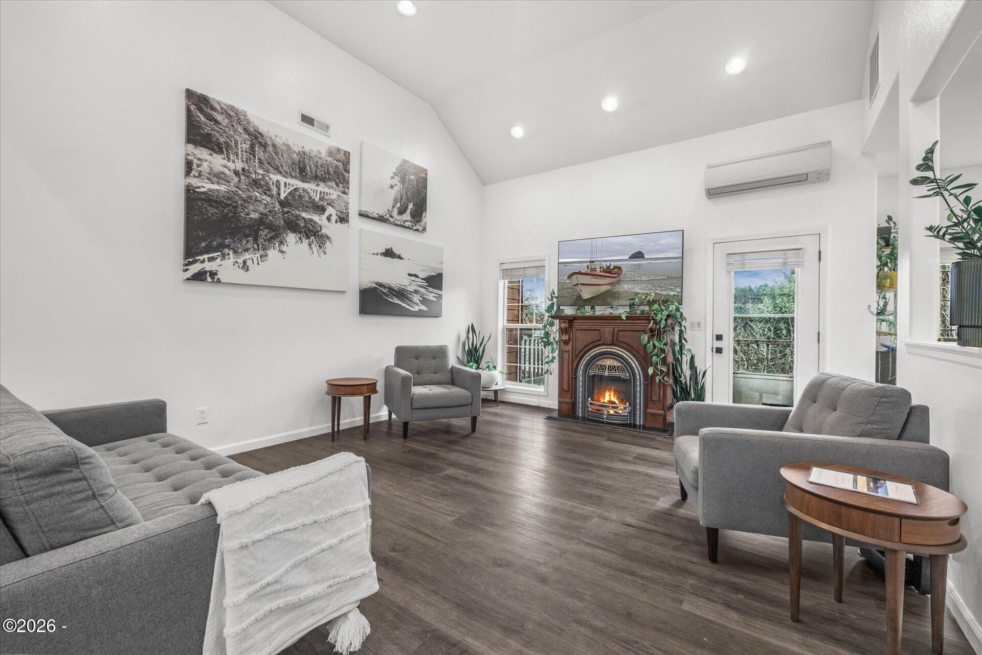 2470 NE Voyage Loop E