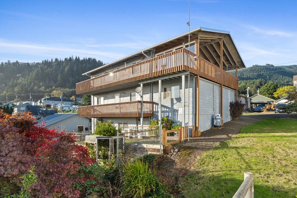 305 CYPRESS AVE, GARIBALDI, OR 97118 - Image a1946e72daedef51f335e2a5d4320498/4011920979