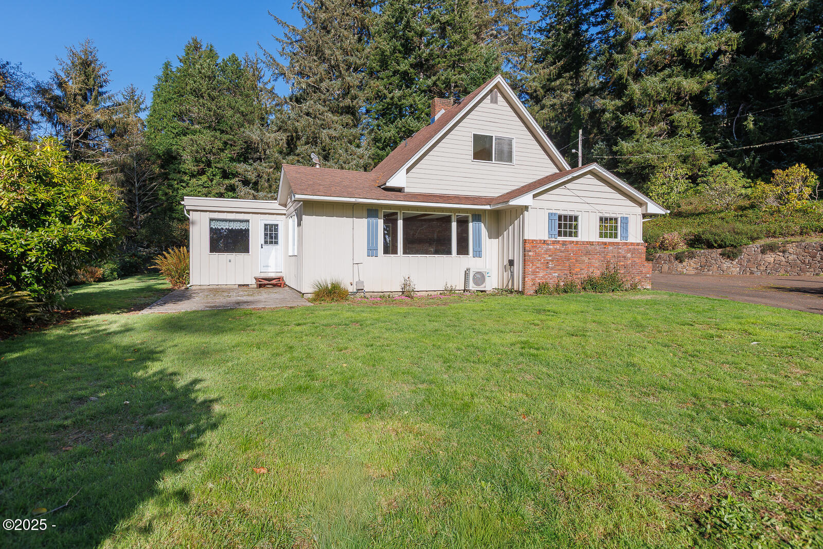 352 SE Johnston Lane