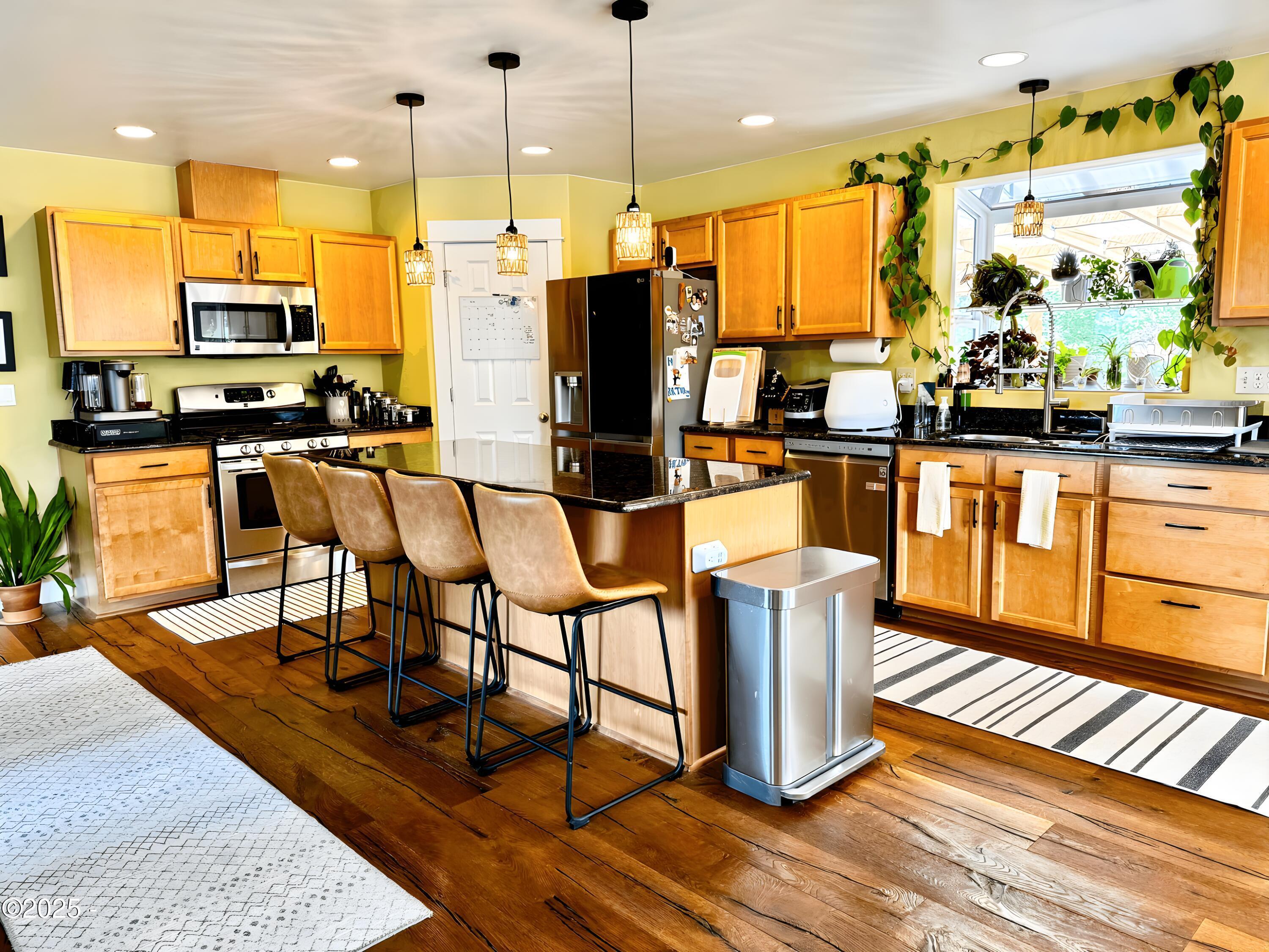 12282 NE Coos Street