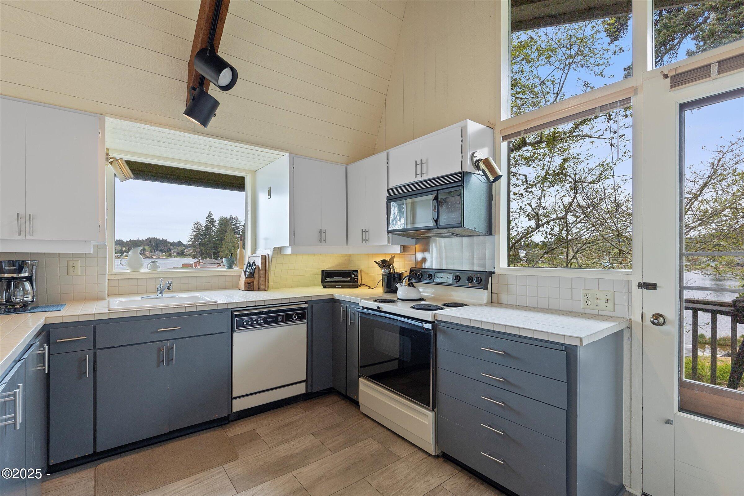 2871 NE East Devils Lake Road