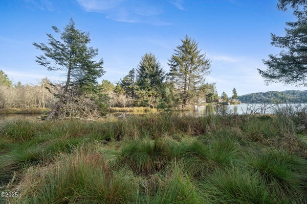 NE LAKE DR, LINCOLN CITY, OR 97367 - Image bdcfb85ade664aa2b400fc15af67880e/1834877405