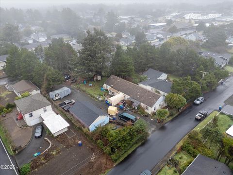 1035 & 1037 SW 15th Street Lincoln City OR 97367