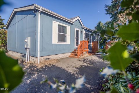 6824 SW Galley Avenue Lincoln City OR 97367