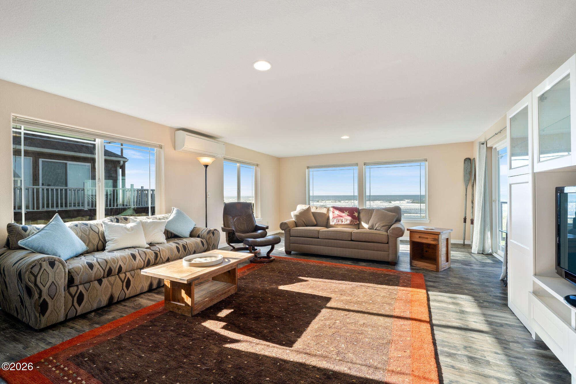 633 N Pacific Street