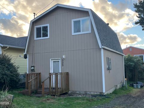 3231 NW Mast Avenue Lincoln City OR 97367