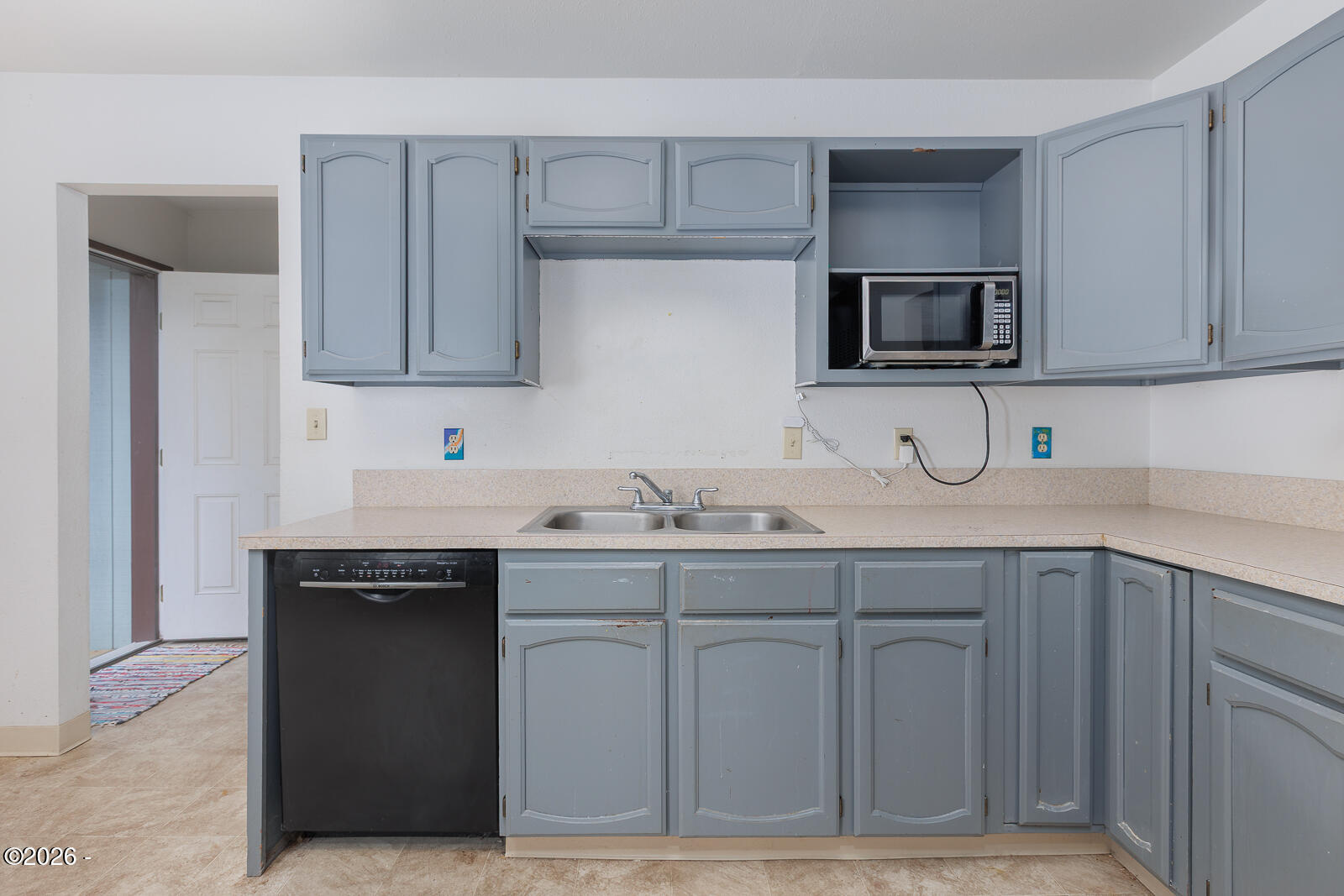 916 NE Douglas Street