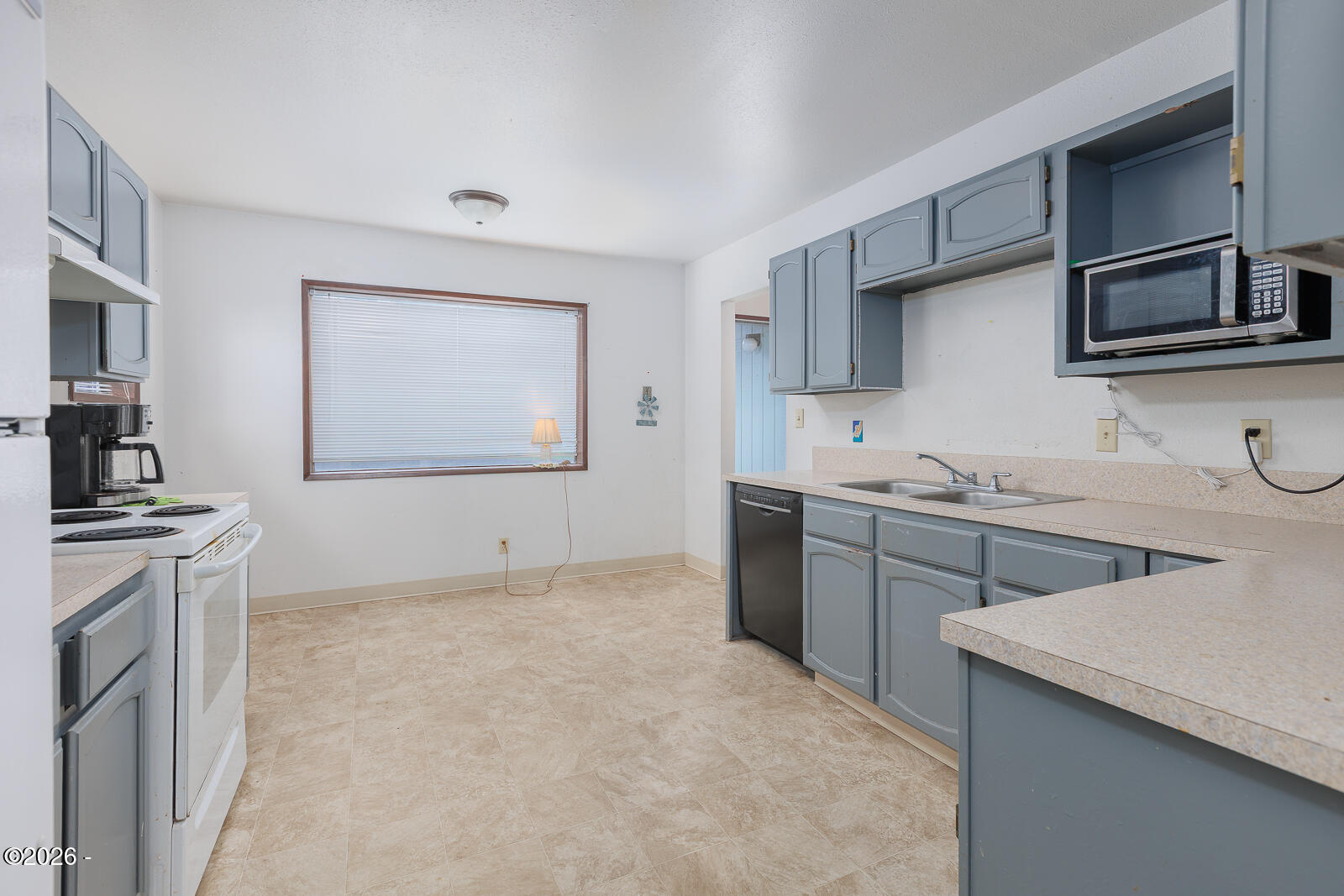 916 NE Douglas Street