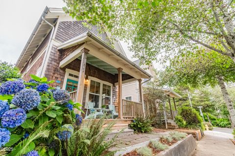 611 SW 27th Way Lincoln City OR 