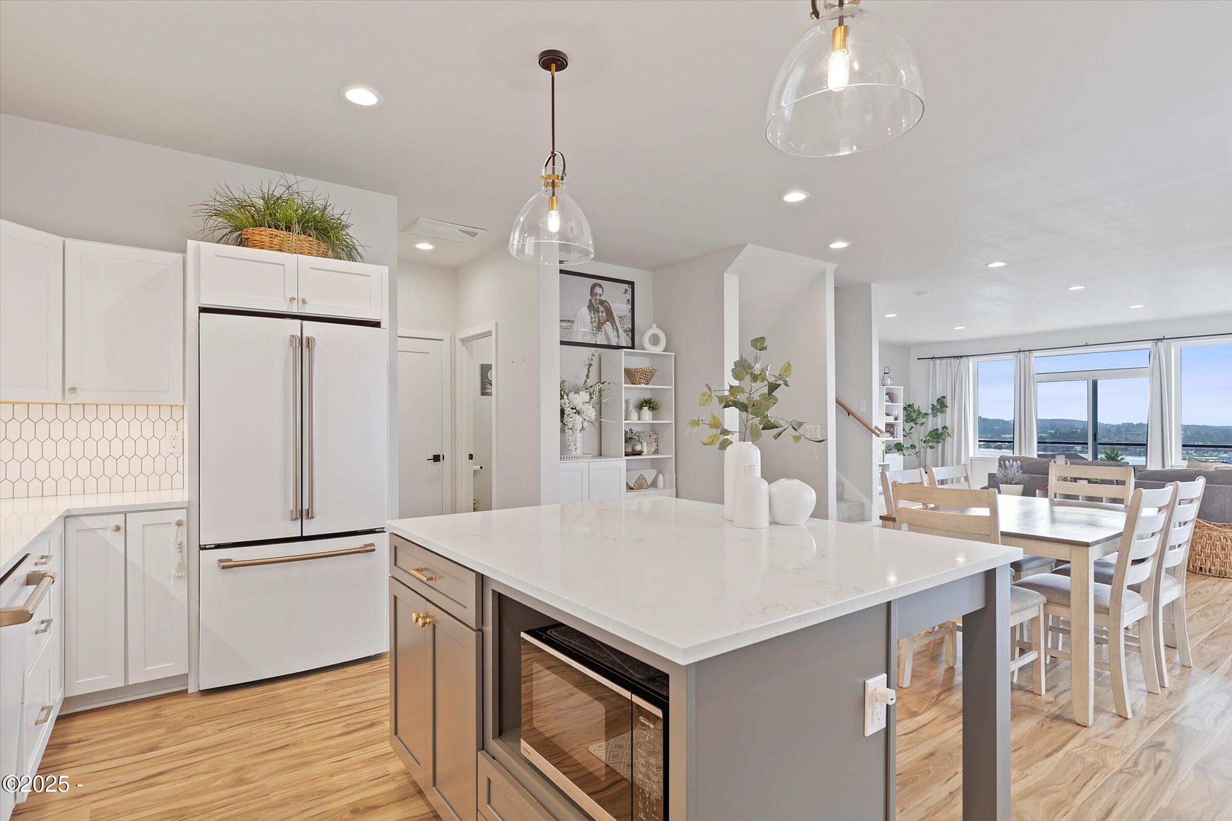 805 SE Crescent Place