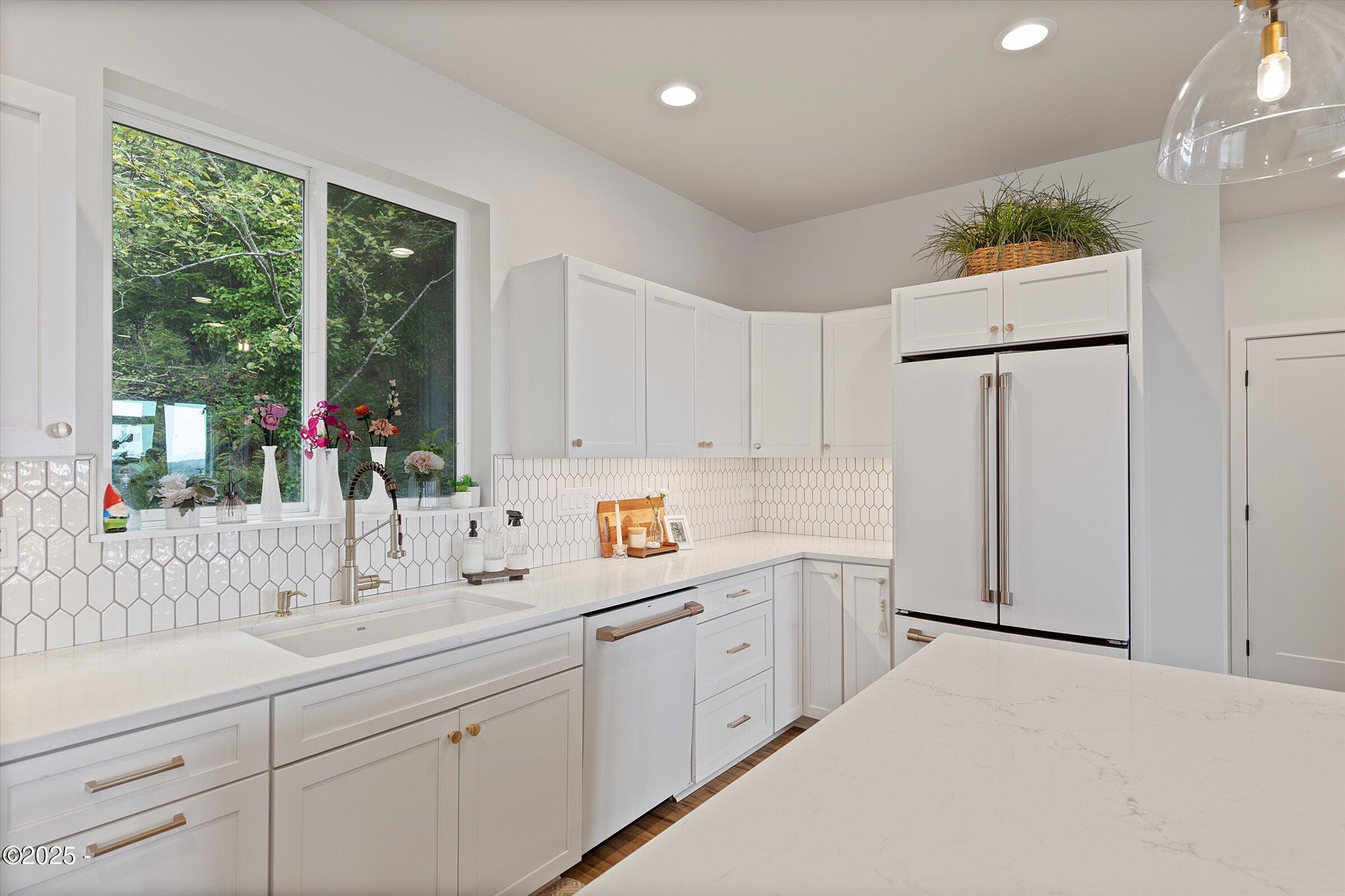 805 SE Crescent Place