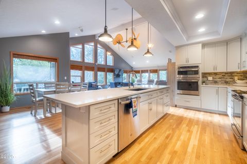 760 SW Range Drive Waldport OR 97394