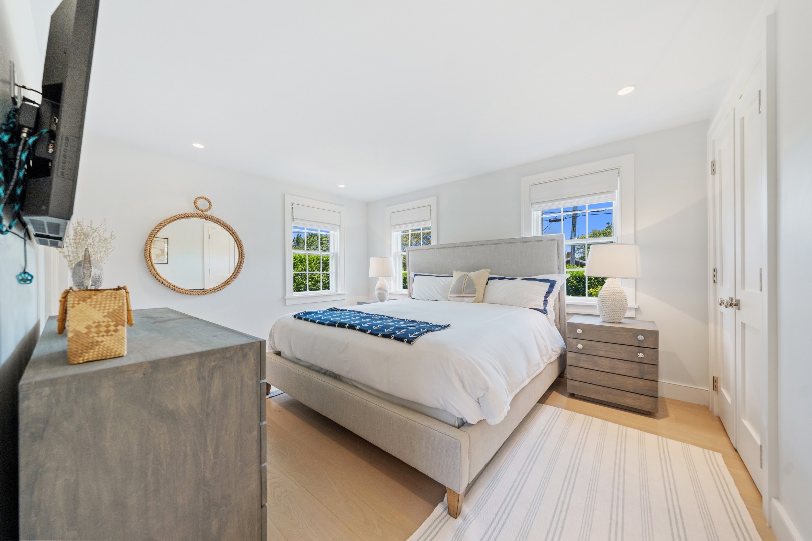 Nantucket, Massachusetts 02564, United States, 5 Bedrooms Bedrooms, ,5 BathroomsBathrooms,Residential,Pending,153318