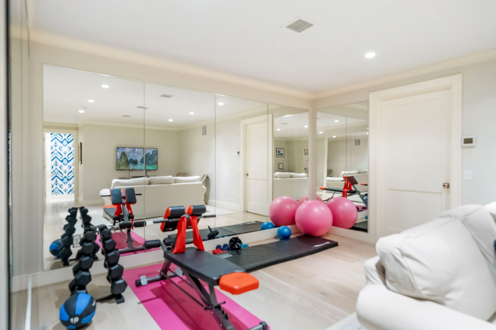 Nantucket, Massachusetts 02564, United States, 5 Bedrooms Bedrooms, ,5 BathroomsBathrooms,Residential,Pending,153318