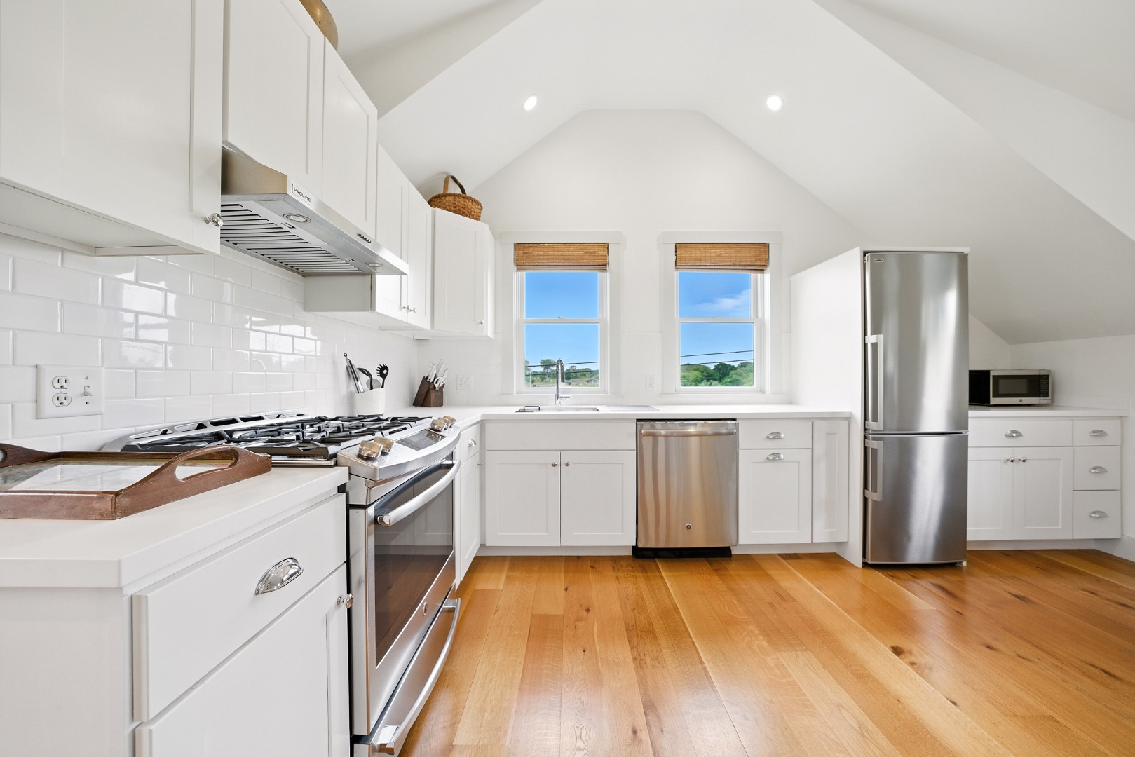 Nantucket, Massachusetts 02554, United States, 4 Bedrooms Bedrooms, ,6 BathroomsBathrooms,Residential,Pending,198316