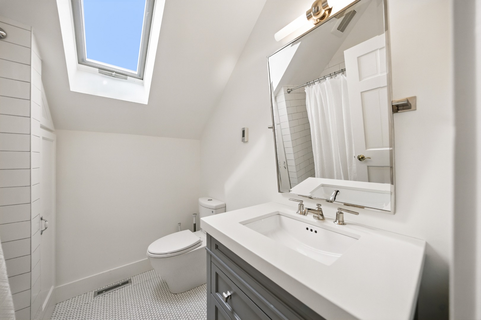 Nantucket, Massachusetts 02554, United States, 4 Bedrooms Bedrooms, ,6 BathroomsBathrooms,Residential,Pending,198316