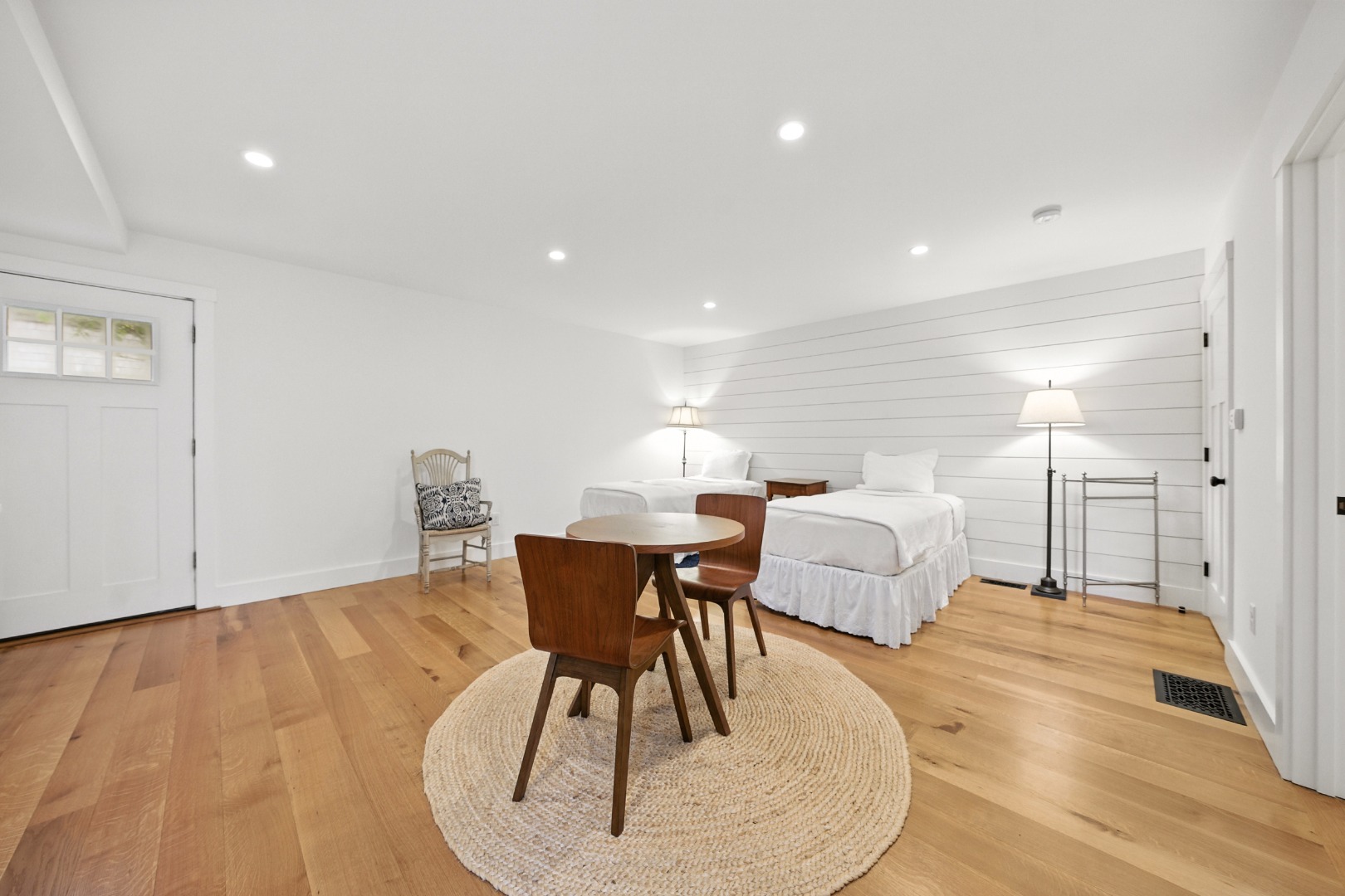 Nantucket, Massachusetts 02554, United States, 4 Bedrooms Bedrooms, ,6 BathroomsBathrooms,Residential,Pending,198316